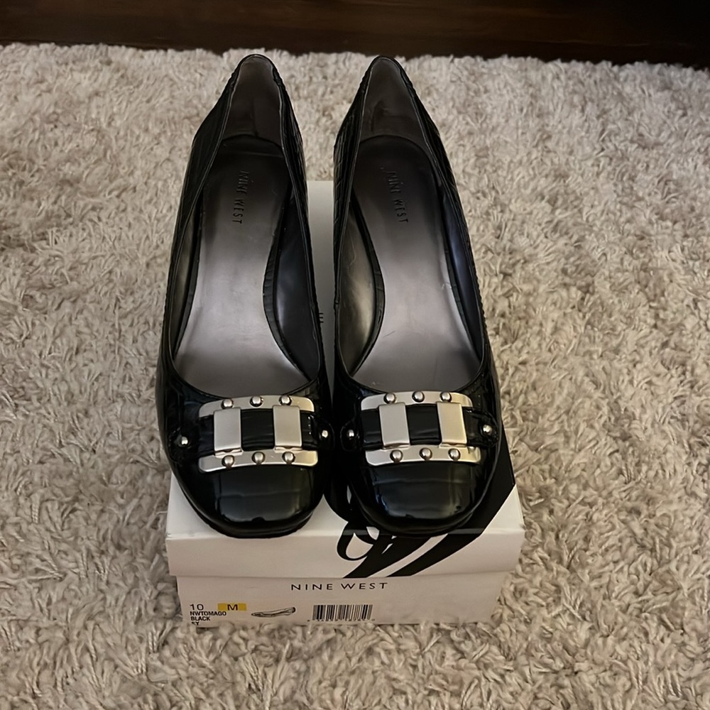 Nine West black wedge shoes